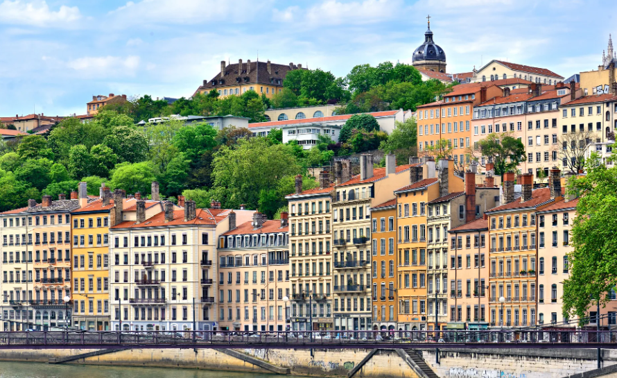 Les 5 Plus Grandes Villes de France : Centres Culturels, Économiques et Historiques